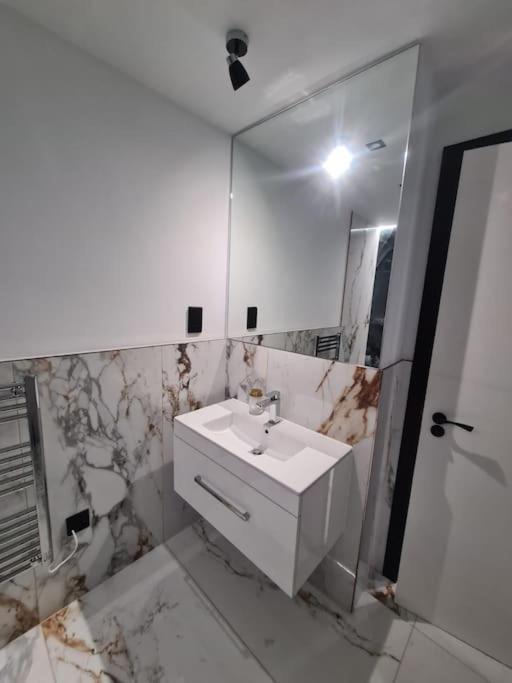 Jupiter Lux Spacious Terrace & Free Parking Apartment *